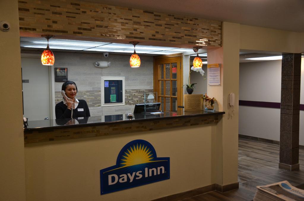 Days Inn By Wyndham Southern Hills/Oru Tulsa Exterior photo