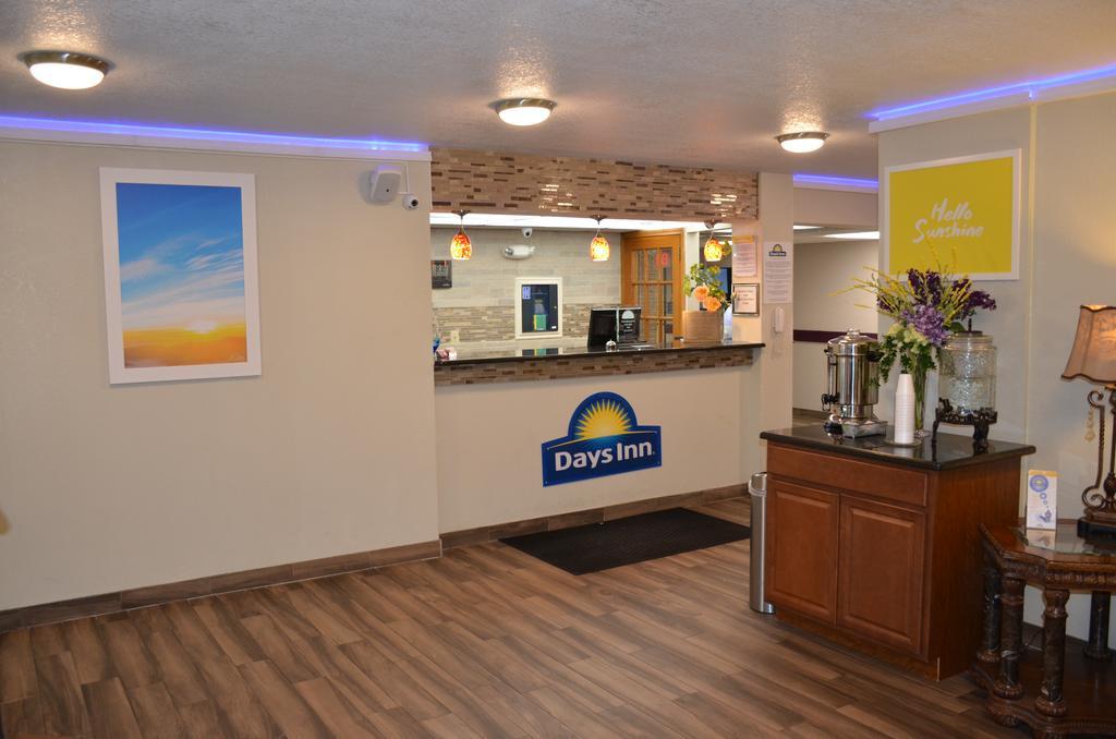 Days Inn By Wyndham Southern Hills/Oru Tulsa Exterior photo