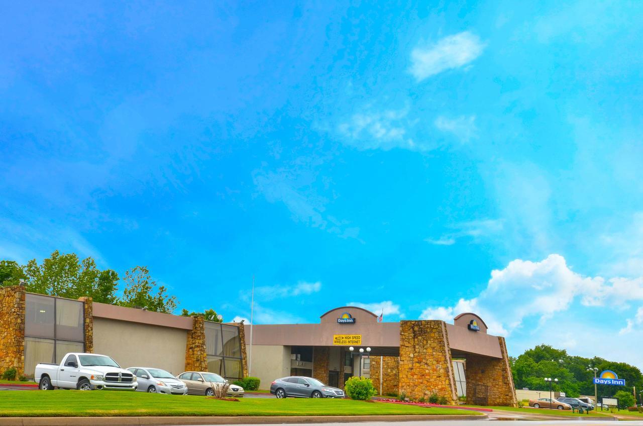 Days Inn By Wyndham Southern Hills/Oru Tulsa Exterior photo