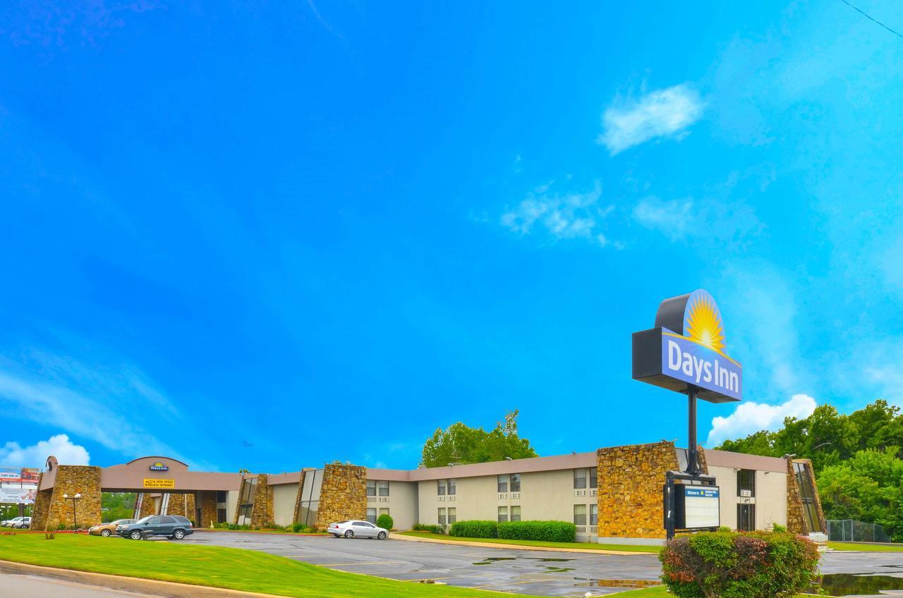 Days Inn By Wyndham Southern Hills/Oru Tulsa Exterior photo