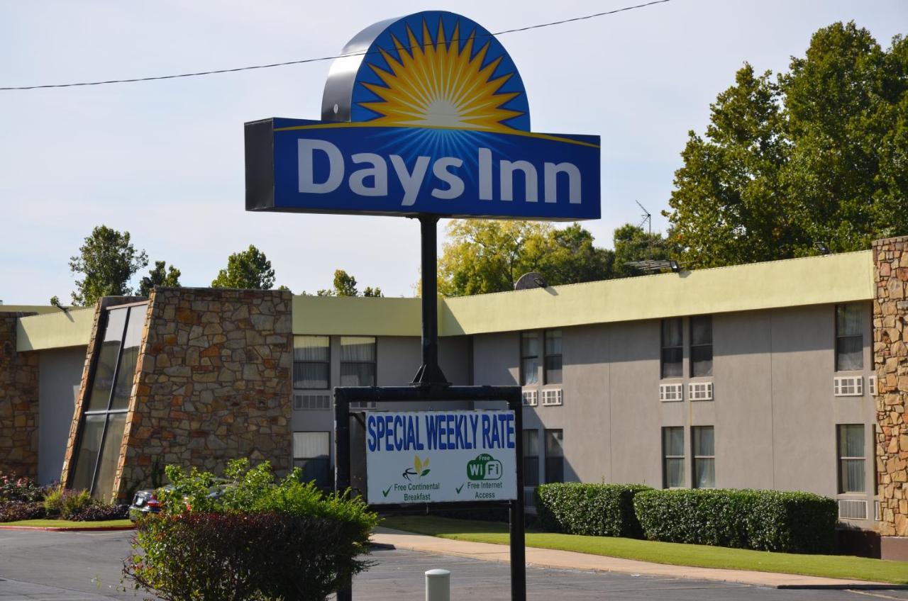 Days Inn By Wyndham Southern Hills/Oru Tulsa Exterior photo